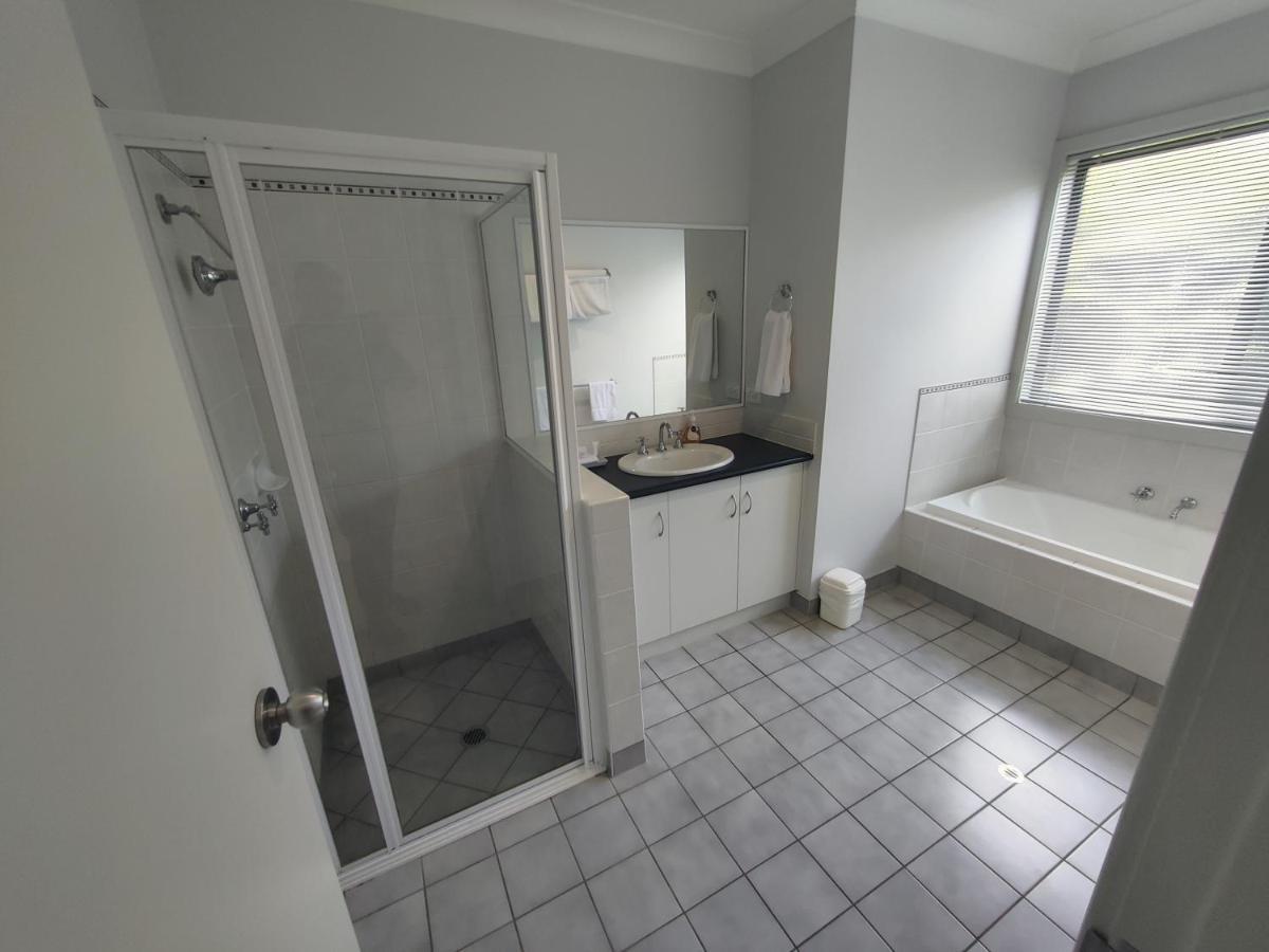 Belvoir Village Motel & Apartments Wodonga Bagian luar foto